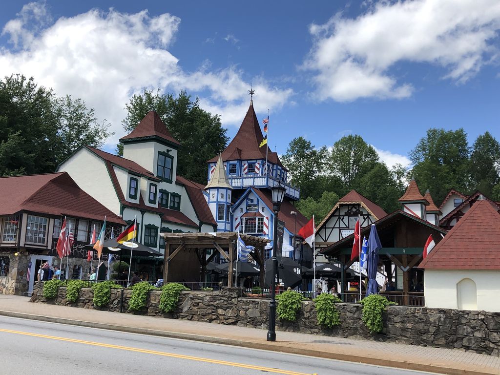 Features Deerfield Cabin Helen, GA